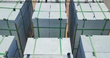 浙江 芝麻白花岗岩5公分地铺石 花岗岩厂家工厂装车日常