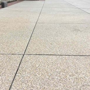 浙江 黄金麻花岗岩石板材荔枝面地面铺装效果