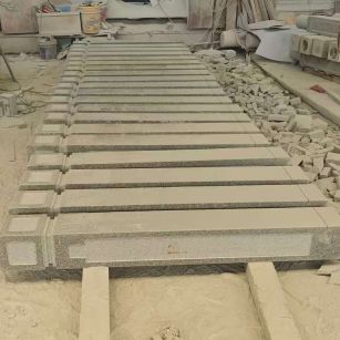 浙江 芝麻白异形加工雕刻-栏杆大柱，方柱