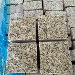 浙江 黄金麻花岗岩自然面小方块，弹石，马蹄石等