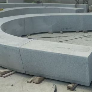 浙江 芝麻白花岗岩光面弧形坐凳