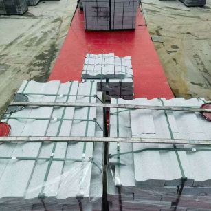 浙江 芝麻白仿形加直形路沿石出货日常