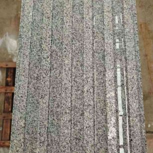 浙江 芝麻白花岗岩荔枝面雕刻盲道，盲条