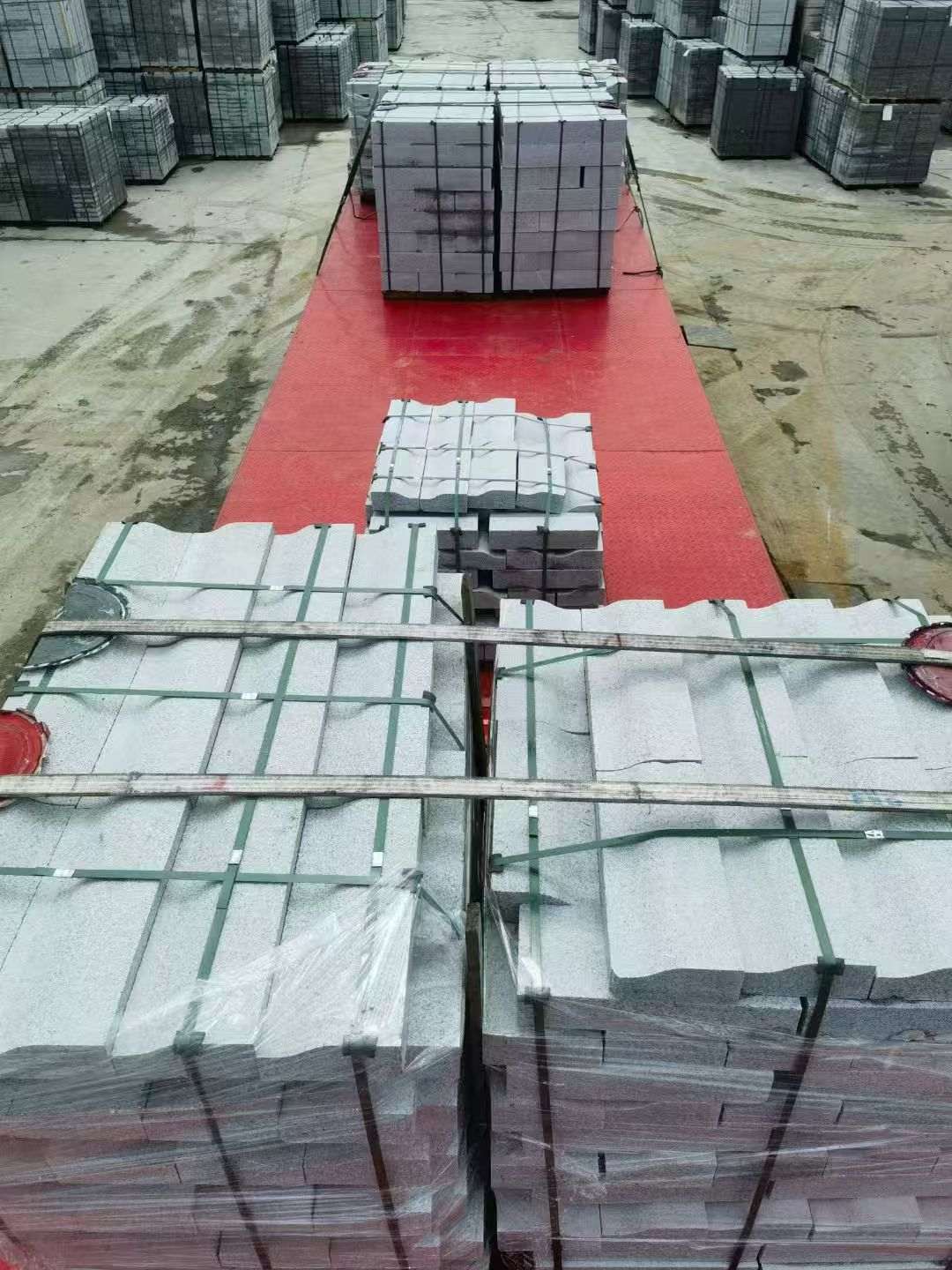 浙江 芝麻白仿形加直形路沿石出货日常