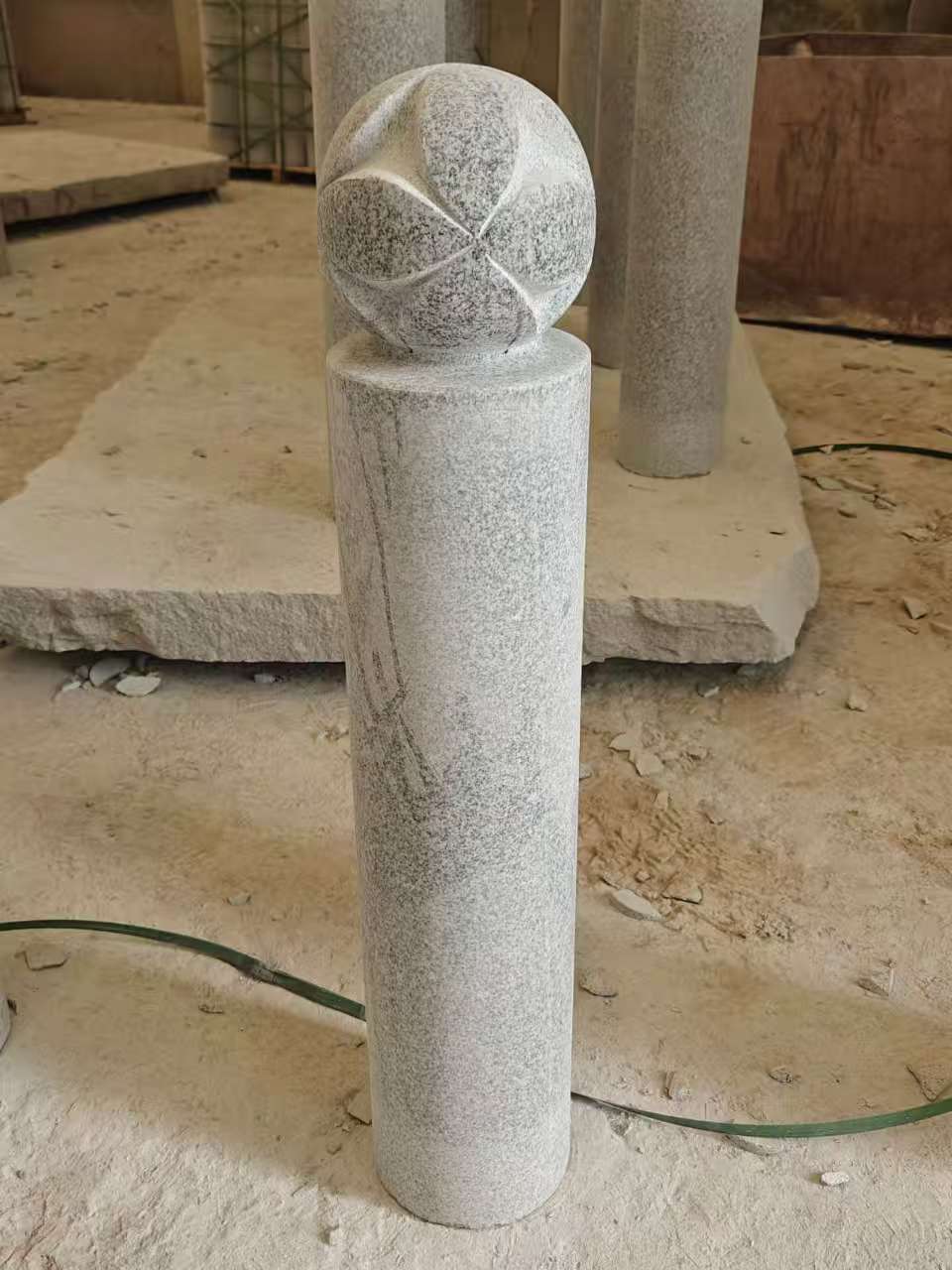 浙江 芝麻白花岗岩石材挡车石柱、停车柱、圆柱挡车柱、方柱挡车柱等