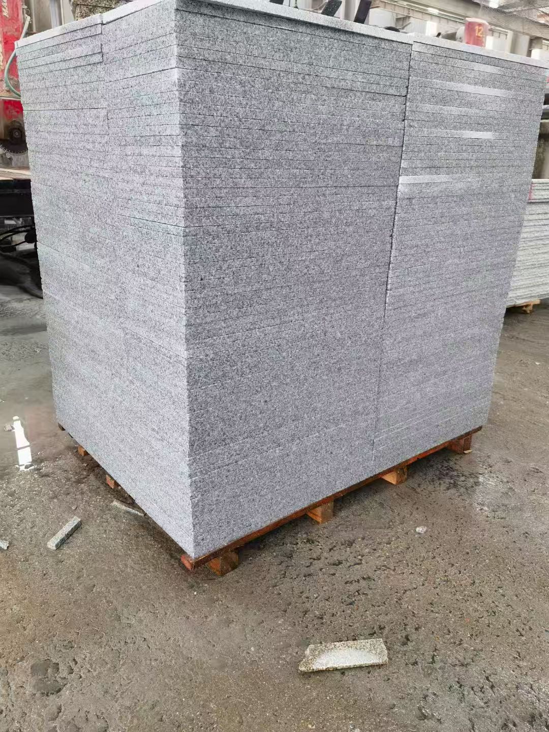 浙江 芝麻白火烧面1.8厚300*600地铺石，尺寸标准，厚薄均匀