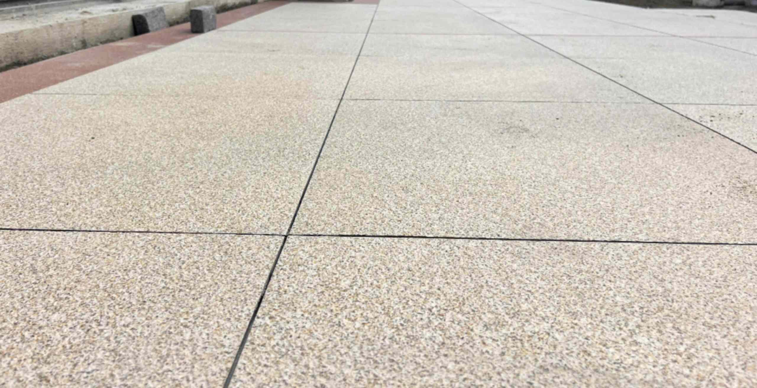 浙江 黄金麻花岗岩石板材荔枝面地面铺装效果