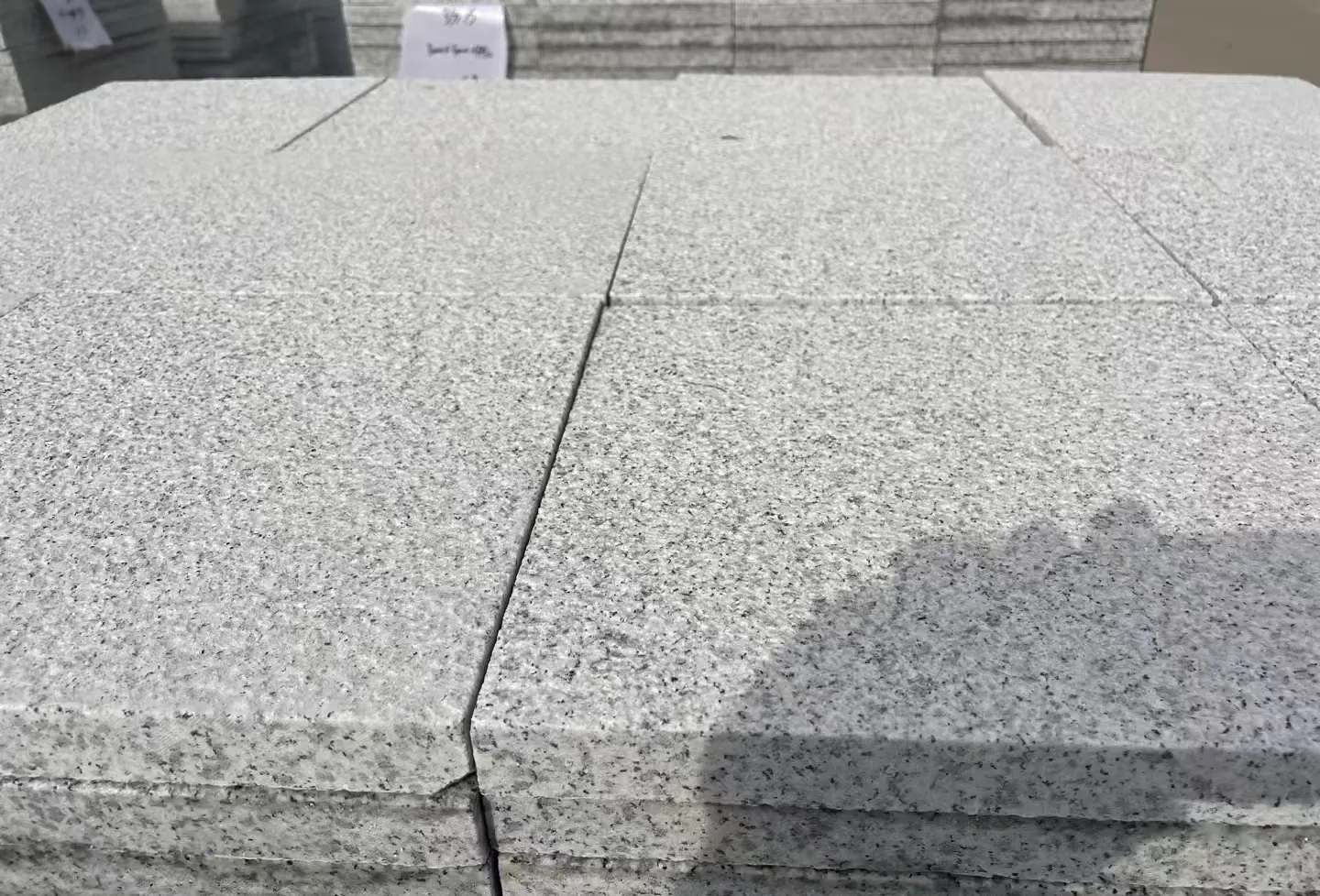 浙江 白麻花岗岩石材推荐 荔枝面地铺石