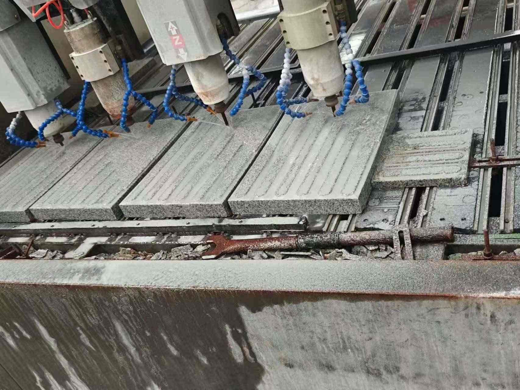 浙江 芝麻白花岗岩荔枝面盲道雕刻