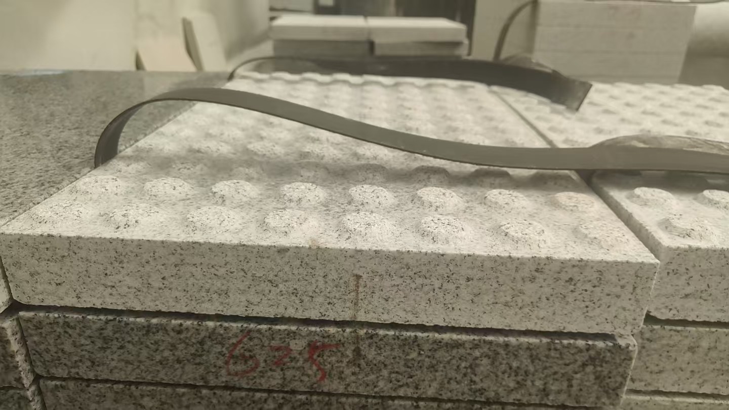 浙江 芝麻白花岗岩6.0公分荔枝面五轴加工雕刻盲点