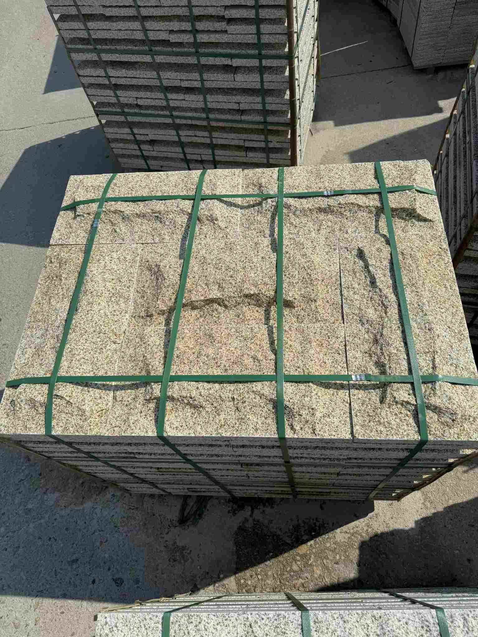 浙江 黄金麻花岗岩石材自然面蘑菇石成品