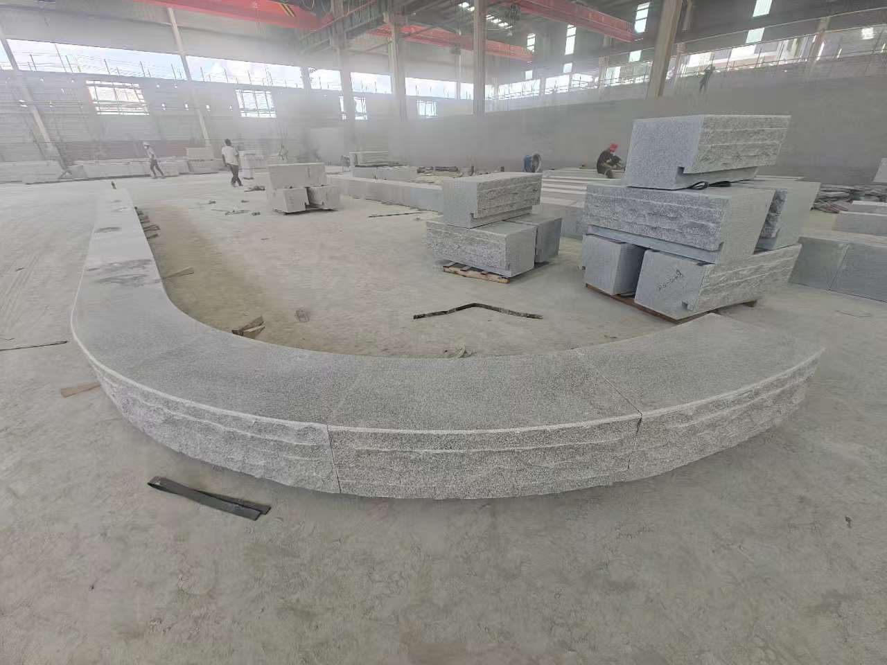 浙江 芝麻白异形坐凳，自然面光面弧形加工