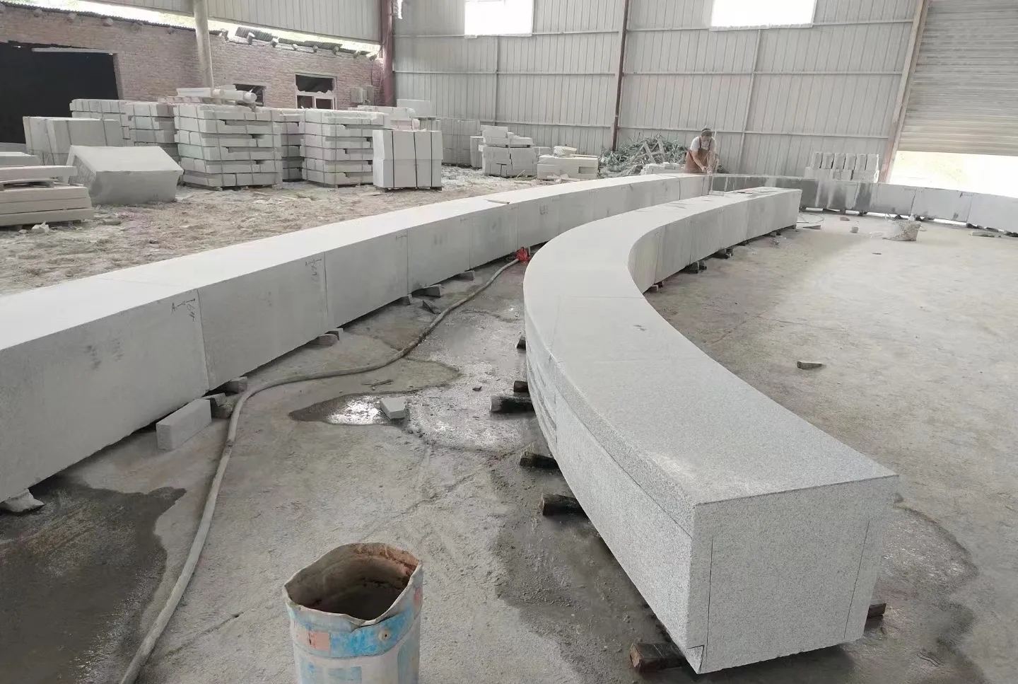 浙江芝麻白花岗岩石板材 园林光面弧形坐凳