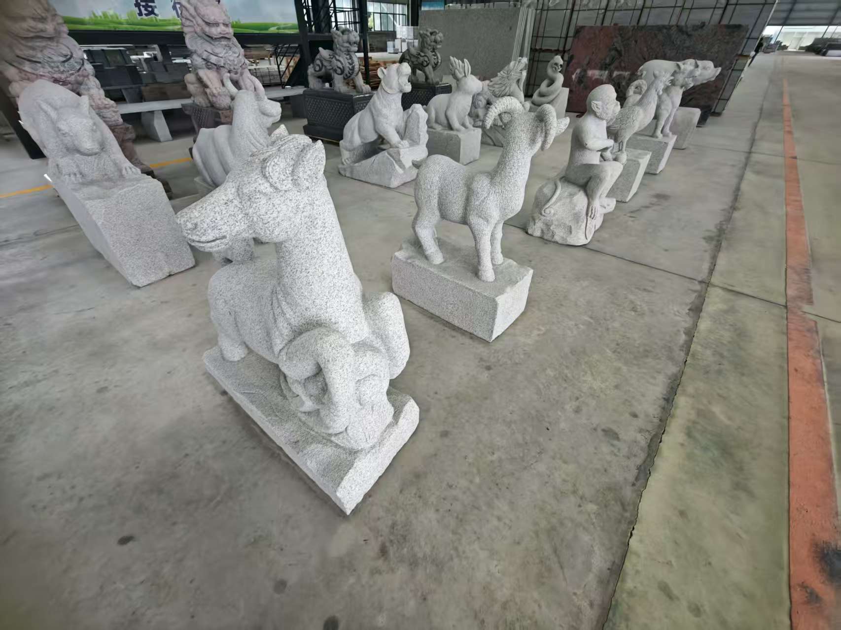 浙江 芝麻白花岗岩造型立体雕刻——十二生肖