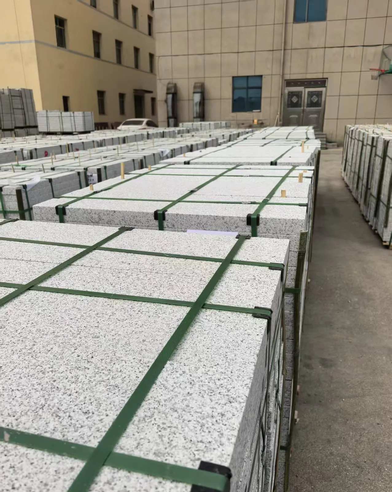 浙江 白麻花岗岩5.0公分荔枝面地铺石