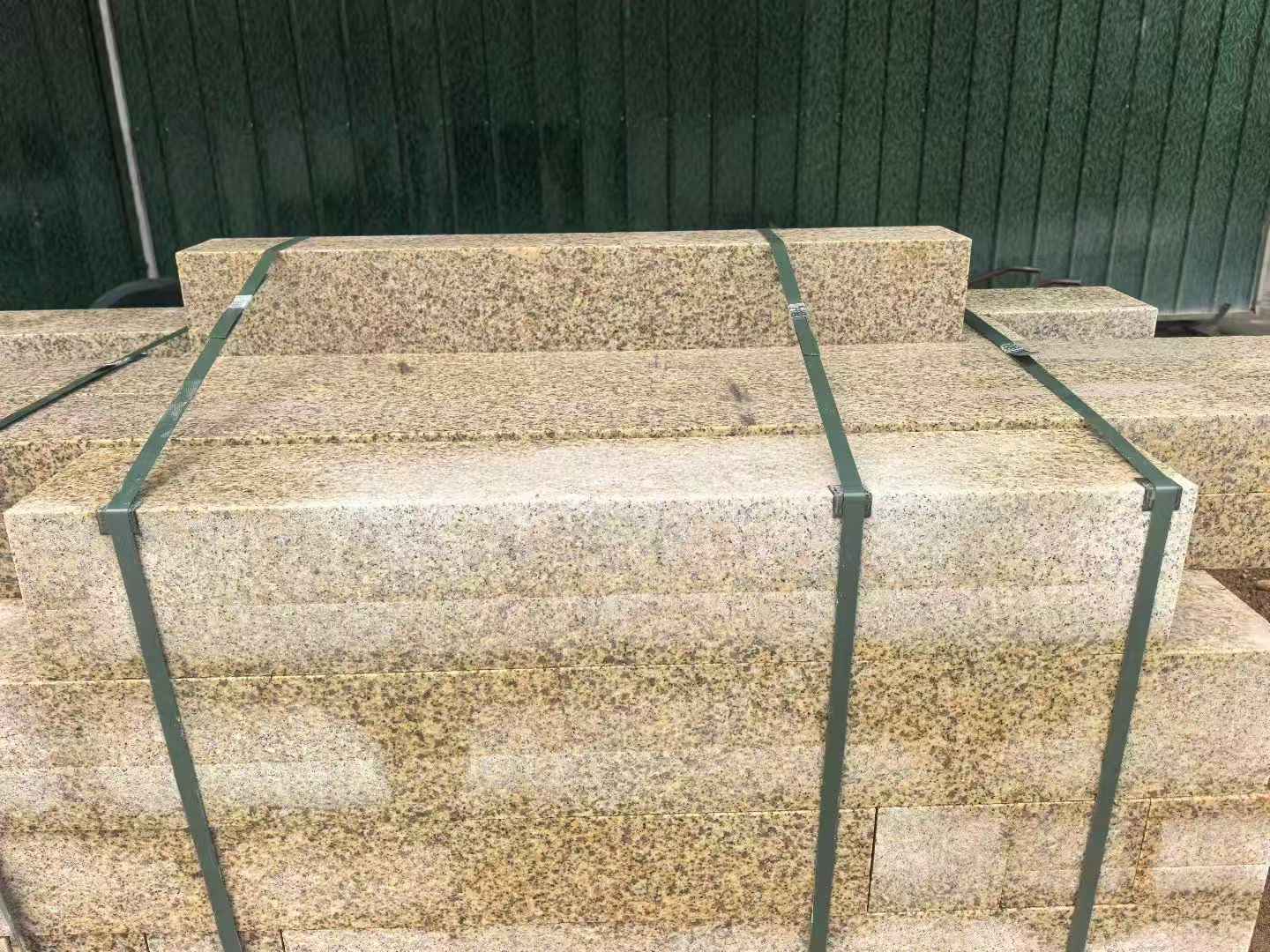 浙江 黄金麻花岗岩石材机切面栏杆料半成品