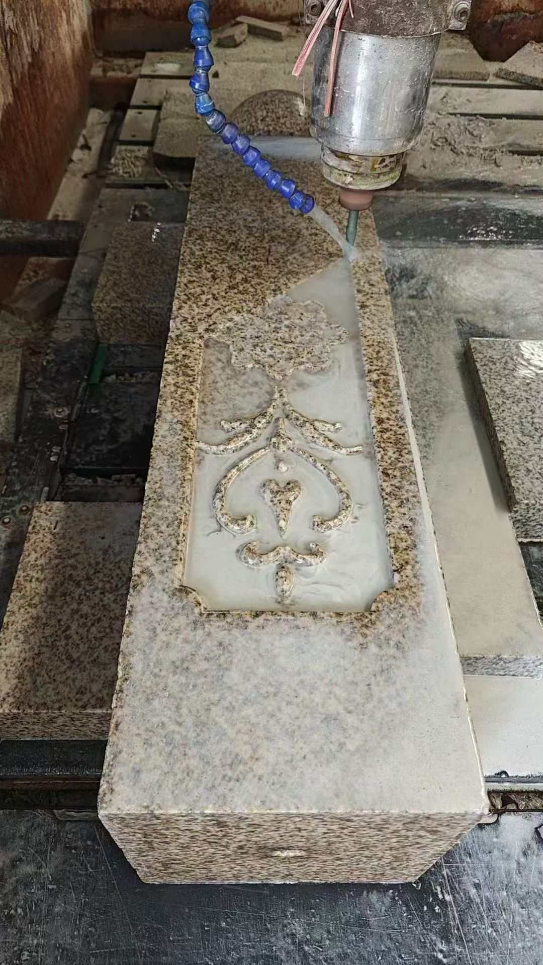 浙江 黄金麻花岗岩异形加工雕刻栏杆大柱