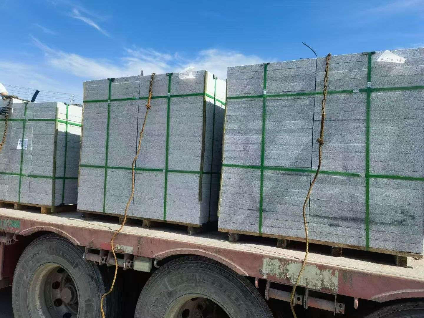 浙江 芝麻白花岗岩地铺石装车日常