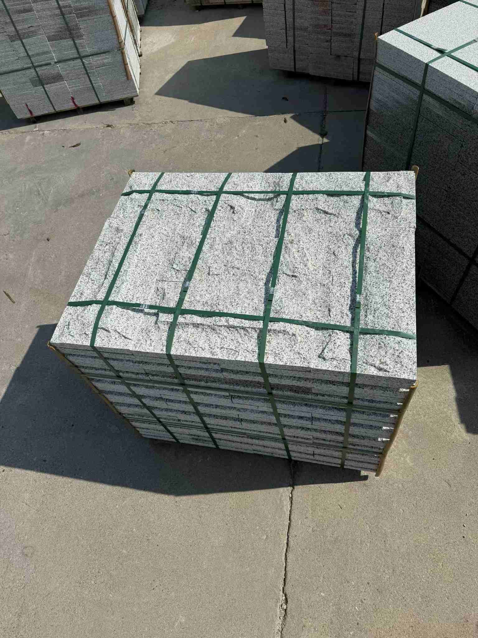 浙江 白麻花岗岩石材自然面蘑菇石成品