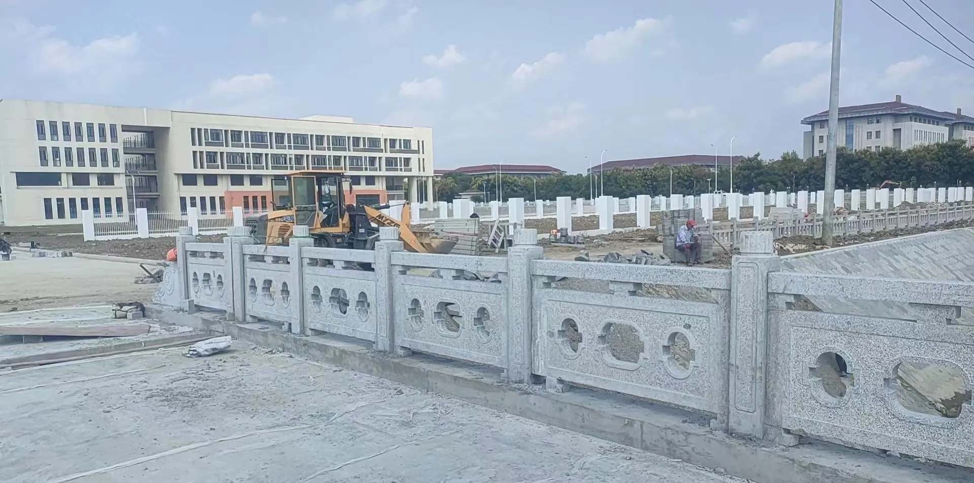 浙江 白麻花岗岩荔枝面河道栏杆