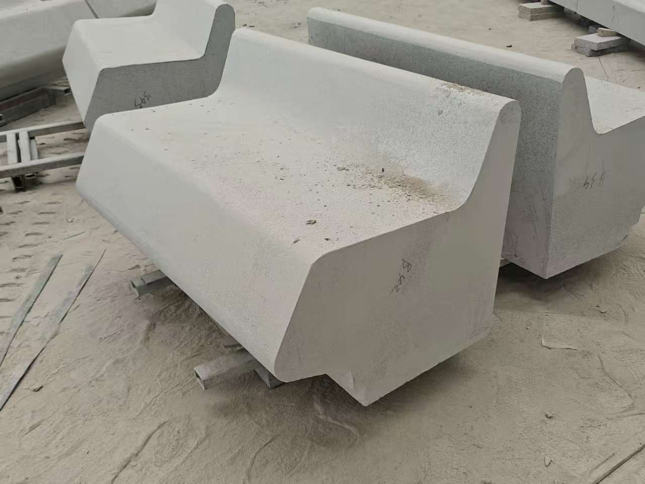 浙江 芝麻白花岗岩异形坐凳，石凳