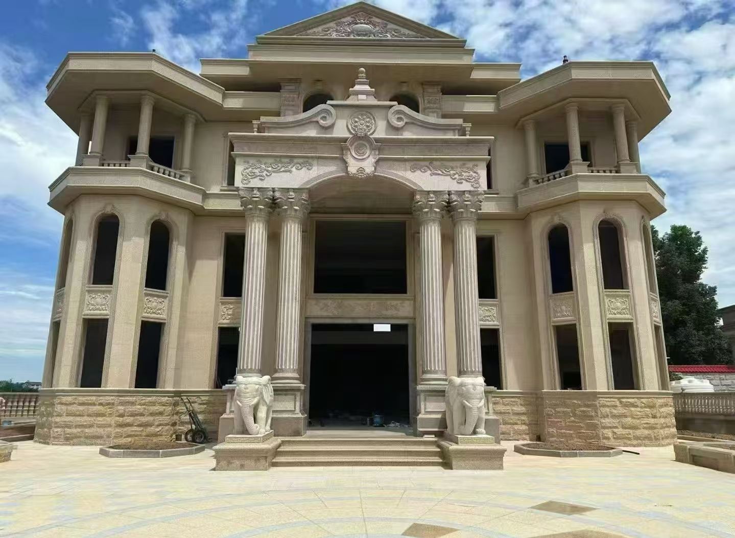 浙江 黄金麻别墅外墙干挂，大柱，大象，蘑菇石，雕花板