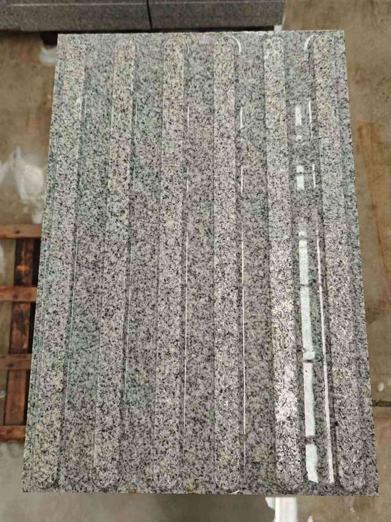 浙江 芝麻白花岗岩荔枝面雕刻盲道，盲条